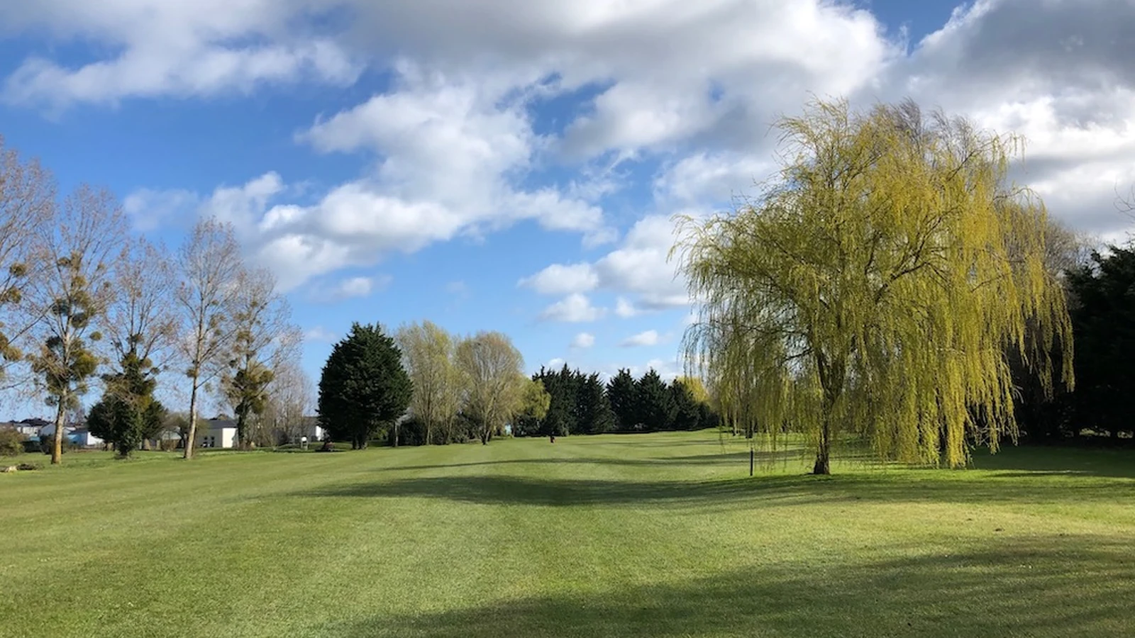 Fairway arboré du Cabourg Golf Public.