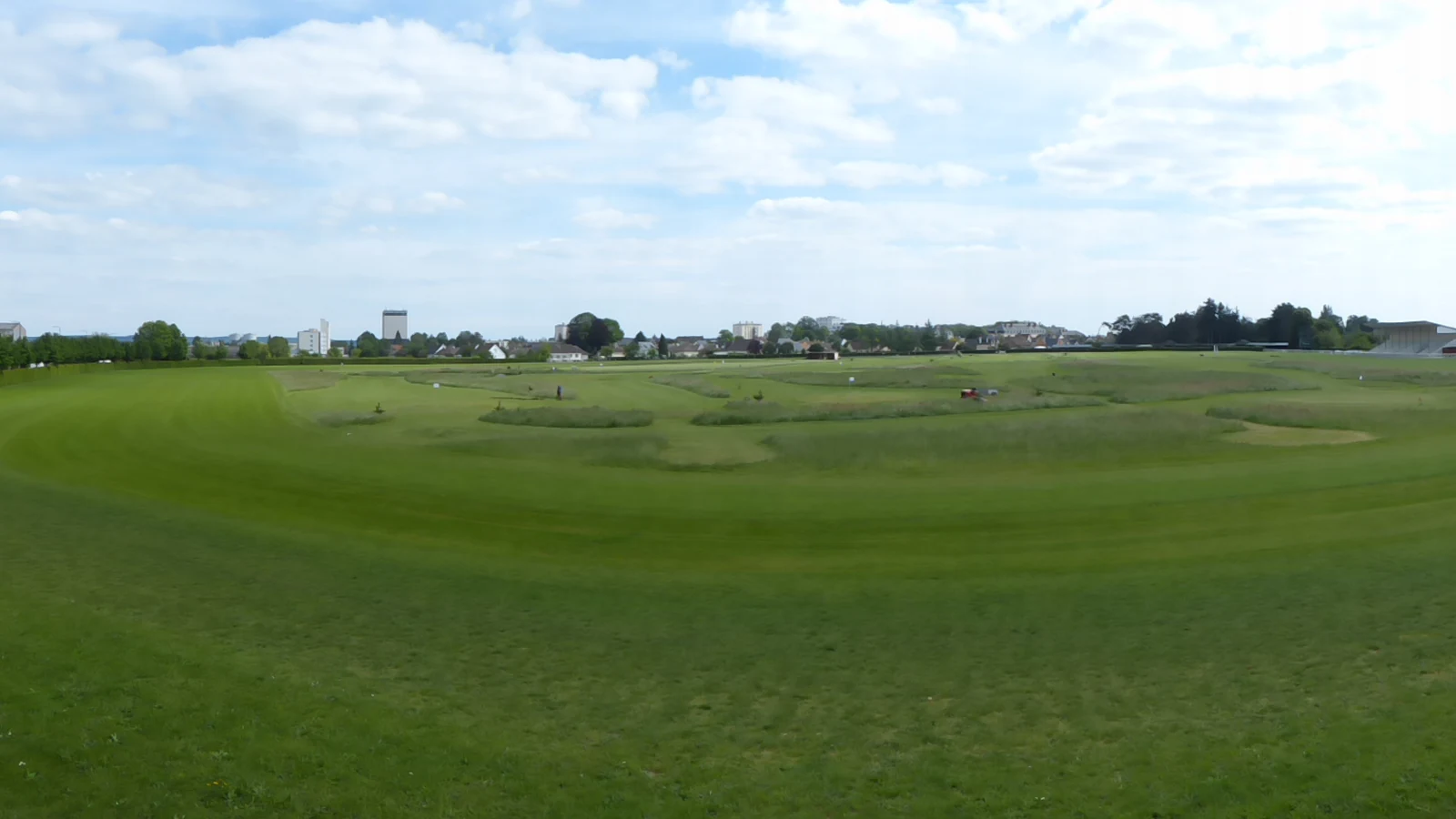 Vue panoramique du parcours du Golf de l’Hippodrome d’Alençon.