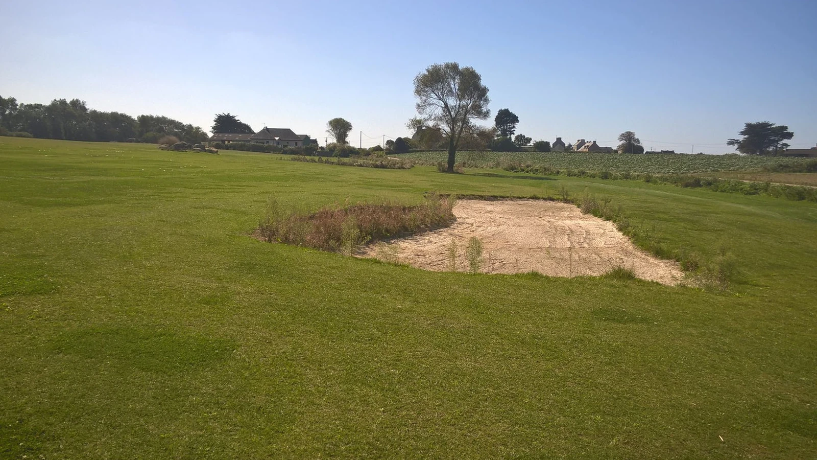 Bunker et surfaces de jeu du golf de la Côte des Sables.