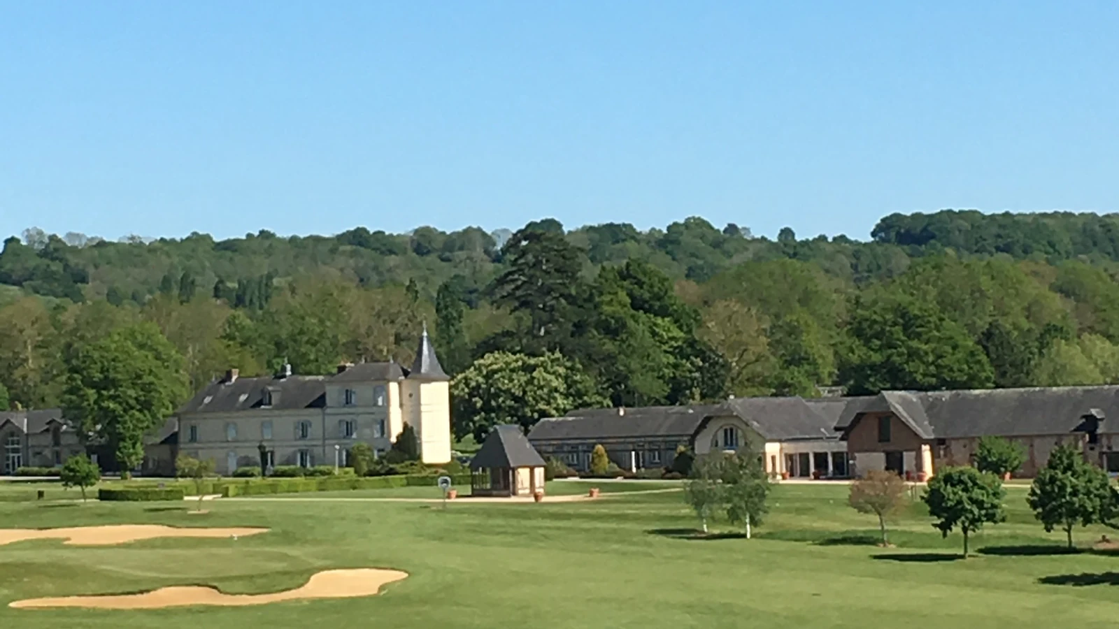 Vue du parcours Le Vallon au Golf Barrière Saint-Julien.
