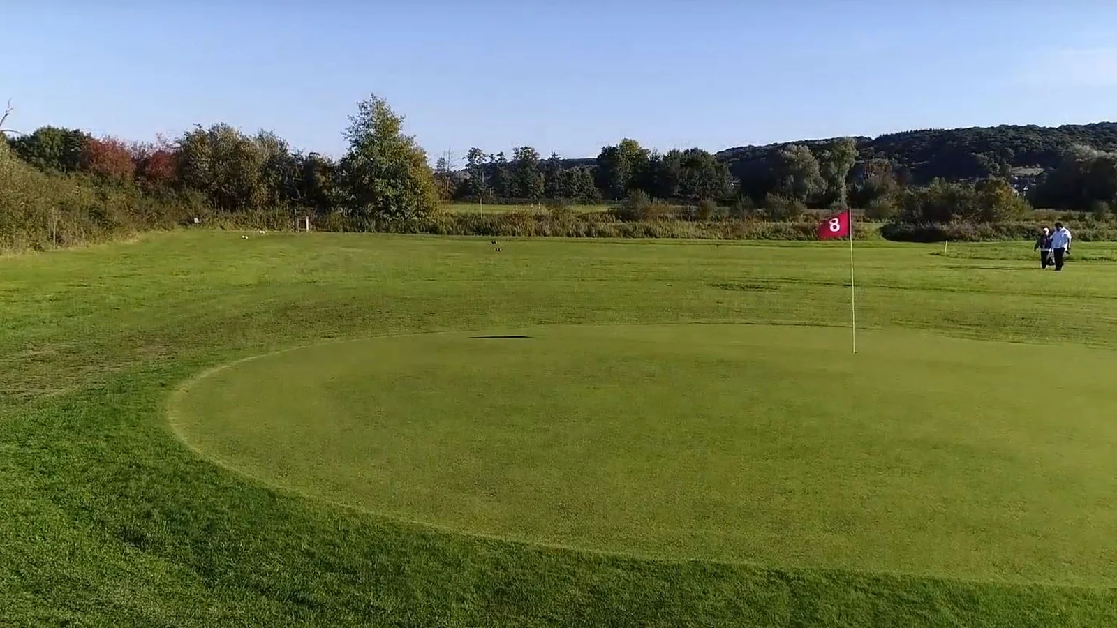 Green et fairway du parcours Pont Au Golf dans la vallée de la Risle.