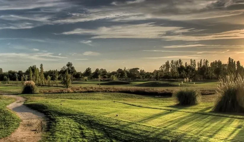 Fairway à la lumière du soir — Golf de Valgarde
