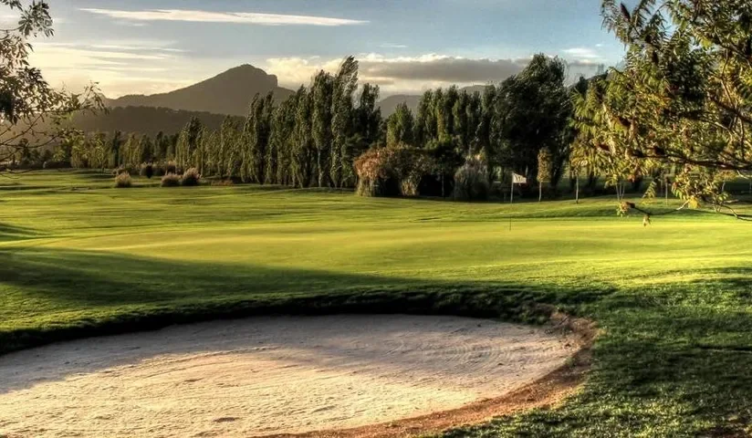 Green défendu par un bunker — Golf de Valgarde
