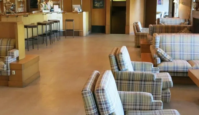 Salon intérieur du club-house — Golf d’Ormesson