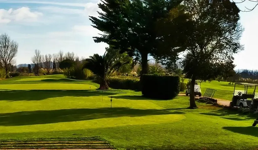 Trou bordé d’arbres — Golf de Valgarde