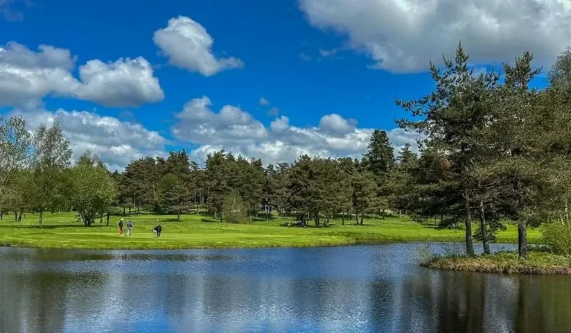 Plan d’eau bordant le parcours — Golf du Chambon-sur-Lignon