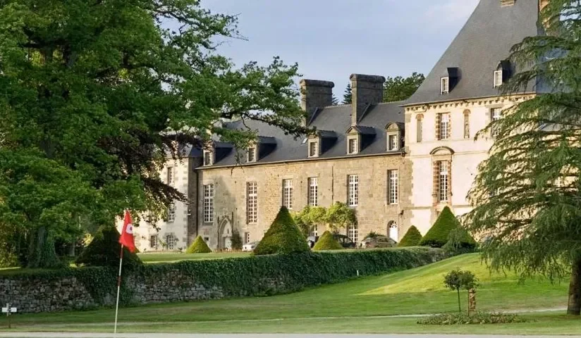 Green devant le château du domaine — Golf du Domaine des Ormes