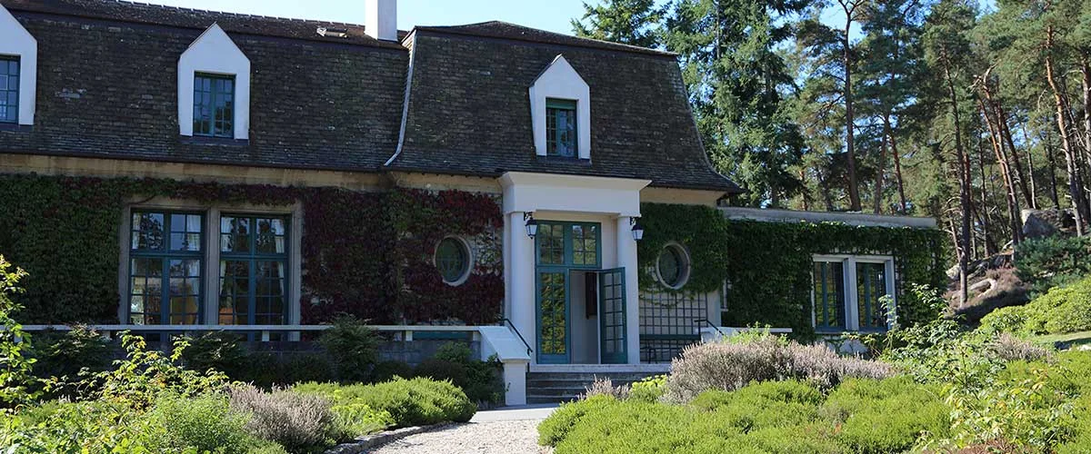 Façade du club-house au bord du parcours — Golf de Morfontaine