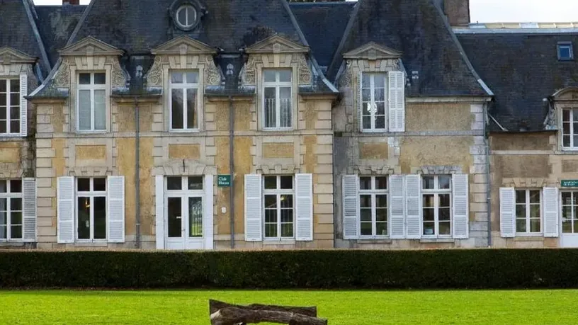 Golf de Rebetz — façade du château du domaine