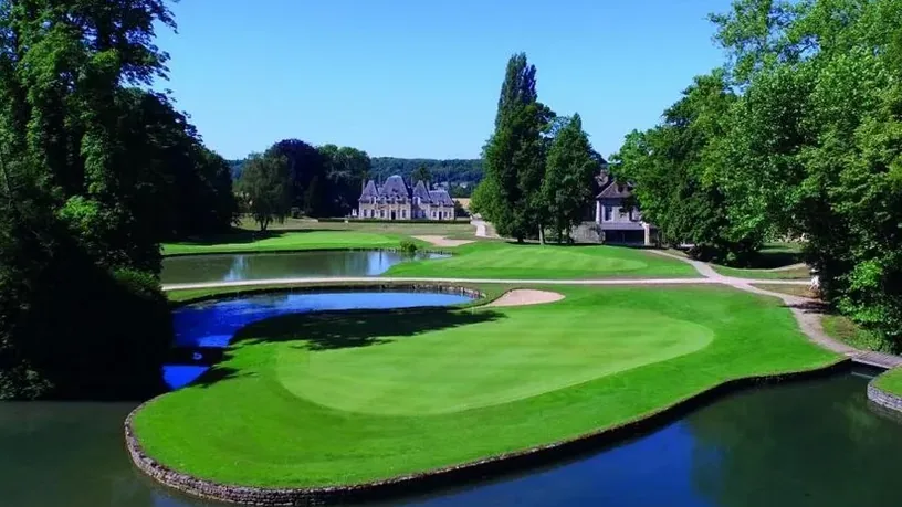 Golf de Rebetz — green entouré d'eau
