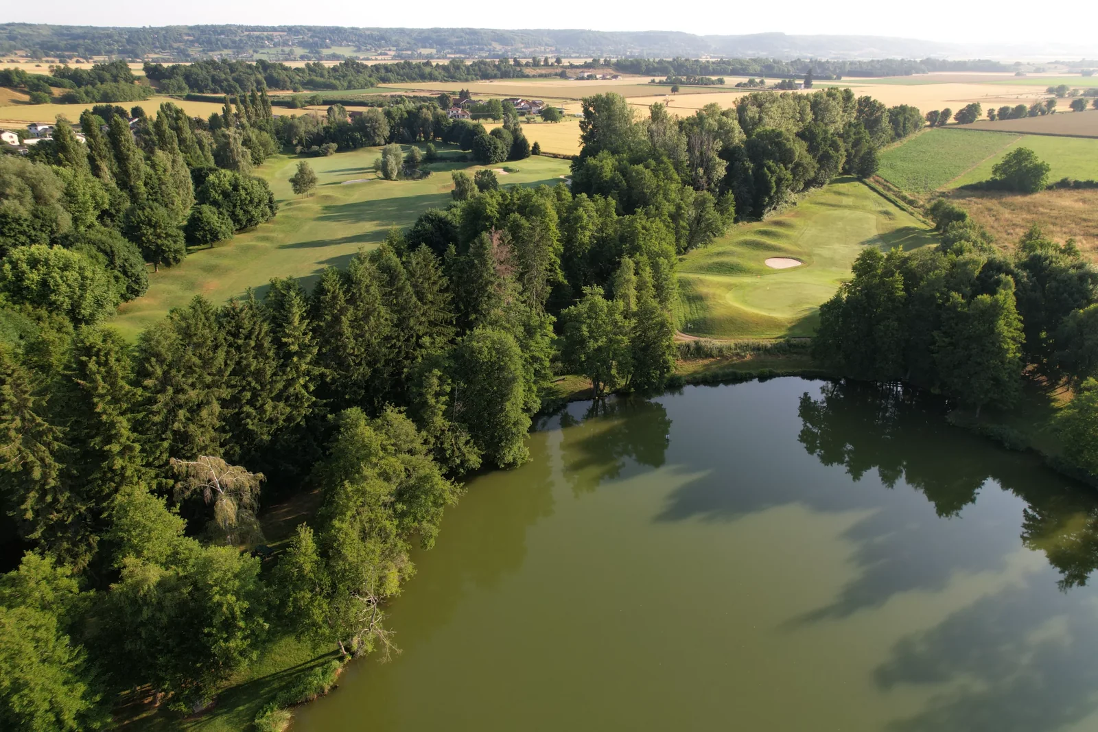 Vue aérienne du Golf de la Bièvre et de son plan d’eau