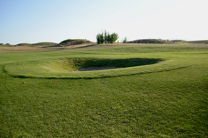 Green et bunker au Golf du Domaine de Champlong.