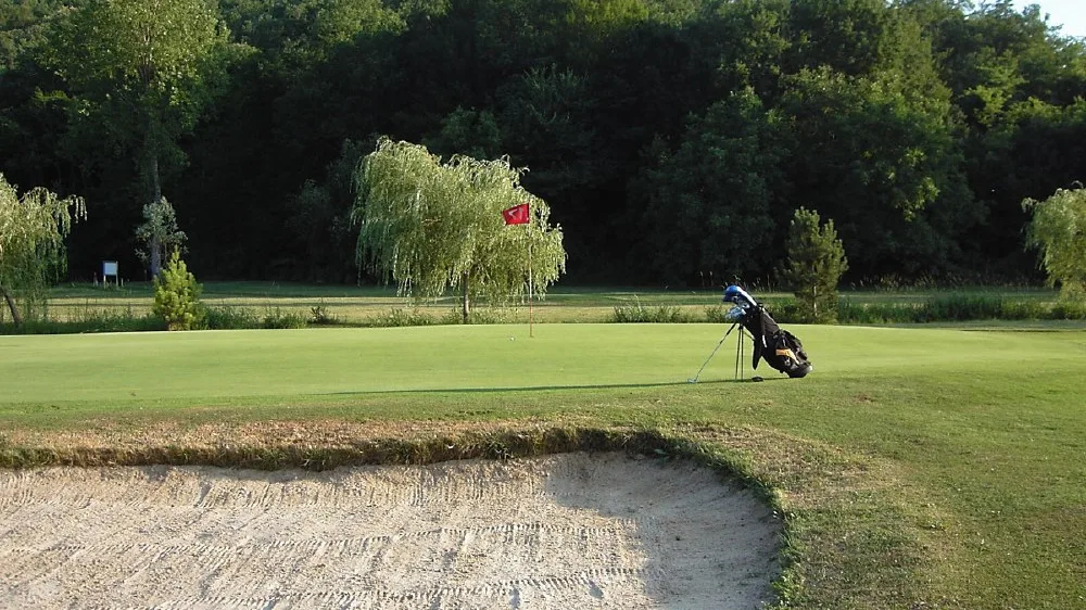 Bunker et green du parcours de Lolivarie.